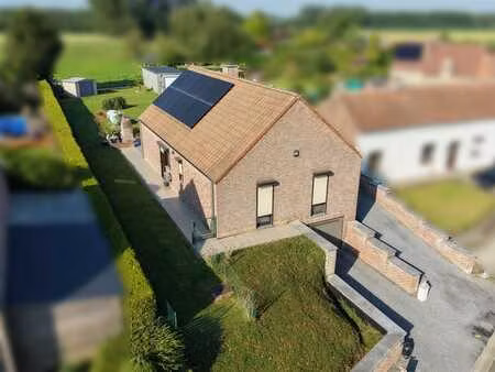 magnifique villa plain-pied avec 2 garages et jardin