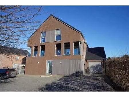 duplex semi meublé 2 chambres avec terrasse et parking