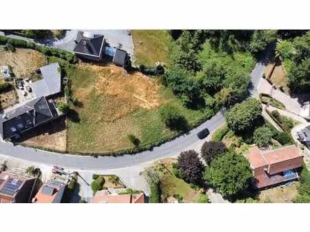 terrain à bâtir spacieux dans un quartier résidentiel