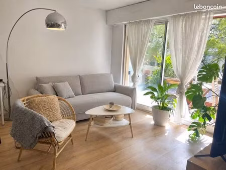 t2 meublé de 50 m² avec balcon  parking et cave dans résidence sécurisée