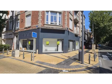 location locaux professionnels à calais (62100)  2 200 €