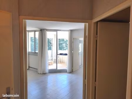 t1 de 32m2 avec terrasse et parking