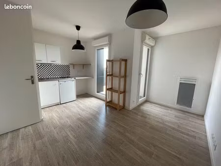 t2 meublé moderne – terrasse + parking – proche centre et hôpital de vannes