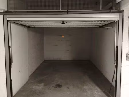 grand box garage fermé et sécurisé 16m² - le cannet