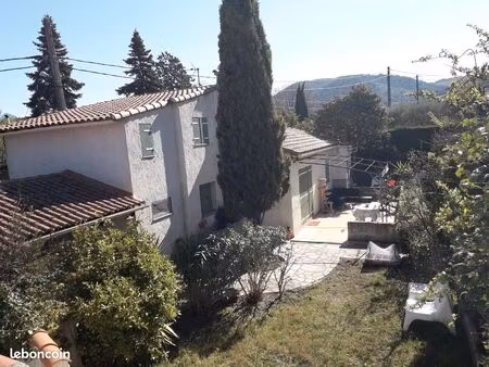 part. loue villa t4 au calme à aubagne ..