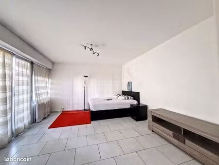 studio 1 pièce 38 m²