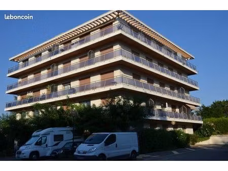 location appt 10 min à pied centre + parking