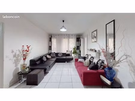 chambre 4 pièces 80 m²