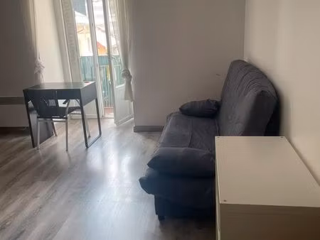 location studio meublé