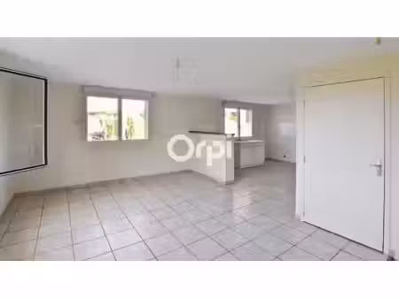 location appartement 3 pièces 66.18 m² à les halles (69610)  620 €
