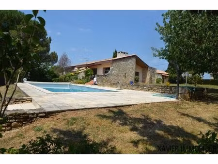 maison d’architecte avec piscine au cœur d’un environnement privilégié.