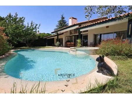 villa d'architecte en 1ere ligne sur le golf