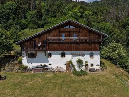 rare ferme historique sur un vaste terrain avec vue imprenable