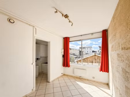 idéal investisseur – lumineux t1 bis de 48 m² – bordeaux capucins / victoire