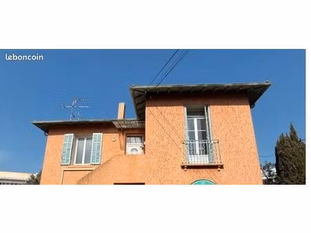 a 950 m du bord de mer  appartement haut-de-villa sans charges avec son jardin privatif et