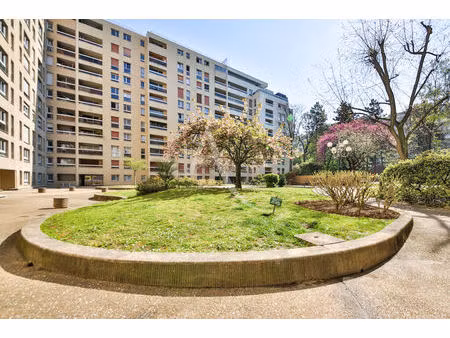 dernier étage  paris 12   2 pièces 47m² avec balcon
