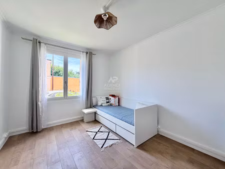 'versailles quartier de l'ermitage' très joli studio meublé entièrement rénové avec place 