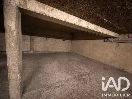 parking à paris (75017)