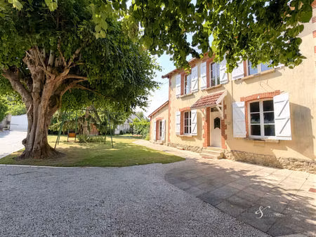 maison de caractère avec double garage et appartement indépendant