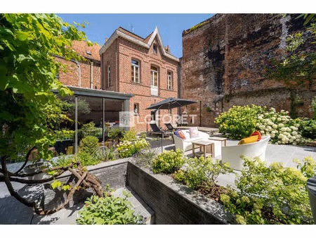 grande maison d'époque rénovée avec goût - secteur tribunal