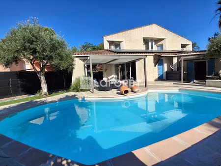 maison d'architecte t5 de 138 m² avec piscine à istres