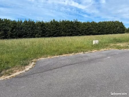 terrain 680 m² craon