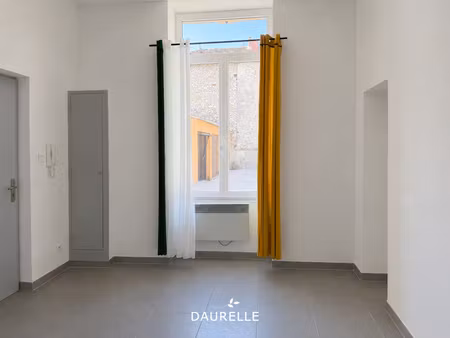 a louer appartement 2 pièces à châteaurenard avec parking.