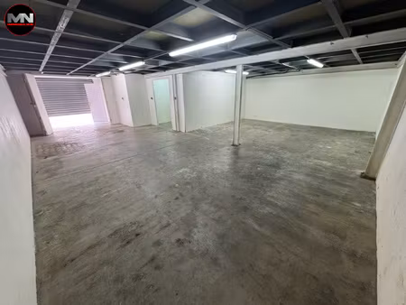 a louer - local commercial divisible de 200m2 - za la semair