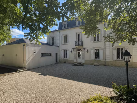 maison de maitre t8 sur 1097m2 de jardin avec piscine