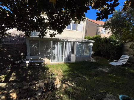 maison familiale avec véranda et jardin