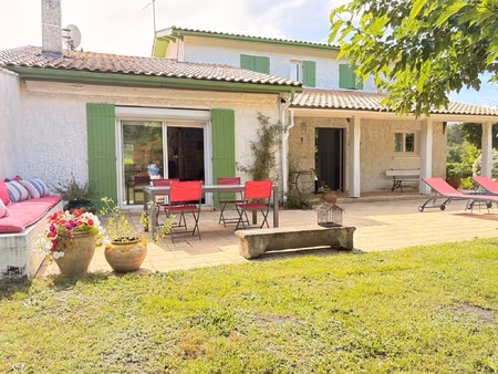 propriete en pierre 5 pieces (140 m2) et dependances de 120