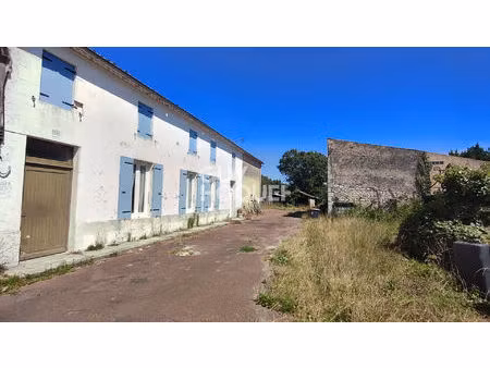 arvert : longère à rénover 155m2 + chai et dépendances