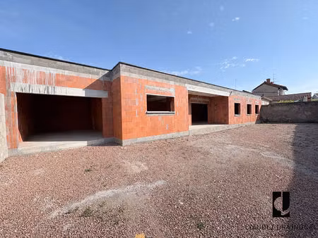 maison de plain-pied -151 m2 de plateau à aménager - roanne