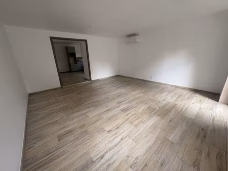 maison entièrement rénovée 3 chambres + bureau disponibl