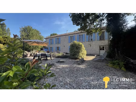 charentaise de charme rénovée  5 chambres  gîte  jardin pro