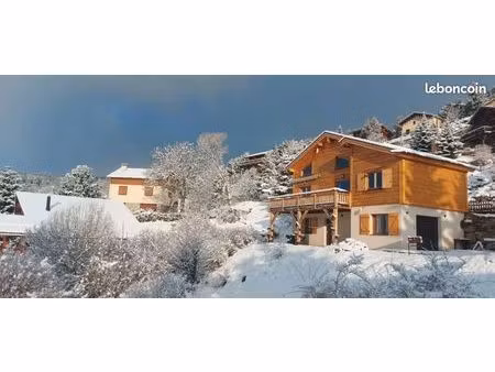 a vendre : authentique chalet en madriers kontio : un havre familial unique avec terrain à