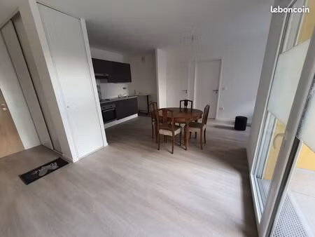 t2 meublé lumineux avec terrasse