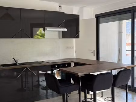 t2 rénové avec balcon et dressing - emplacement idéal