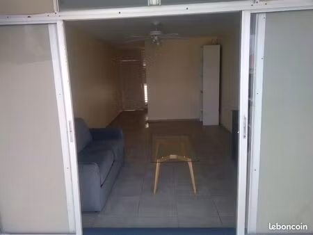 a louer grand studio meublé et climatisé avec terrasse