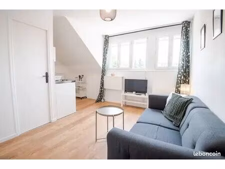 t2 meublé 27 m² – 10 min gare de tours – lumineux – disponible 18/07