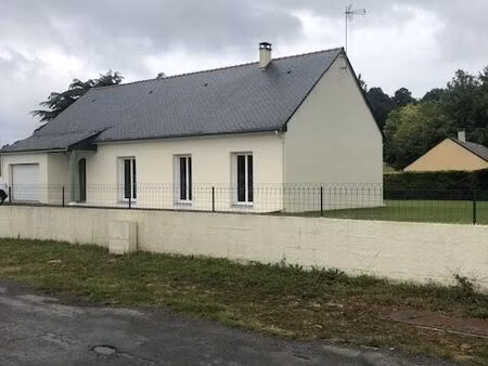 maison de plain-pied de 3 chambres avec grand terrain et garage