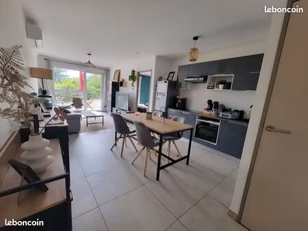 joli t2 bien situé avec garage  clim et accès pmr