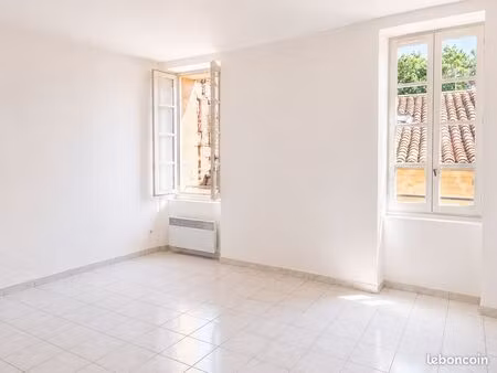 appartement 2 pièces à louer à l'année