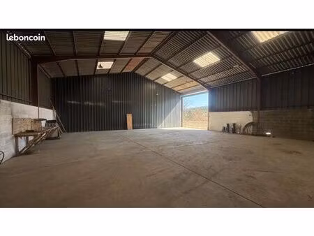 location hangar