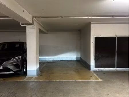 place de parking - marie de romainville