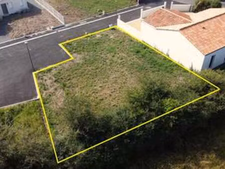vente terrain au fenouiller (85800) : à vendre / le fenouiller