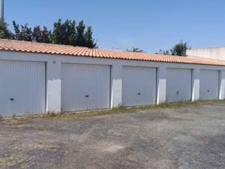 vente garage et parking à saint-gilles-croix-de-vie croix de vie (85800) : à vendre / 13m²