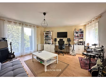 appartement t2 avec balcon  parking et cave