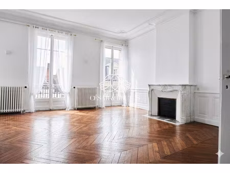 a louer - l'exception roannaise – 266 m² de luxe et d'espac