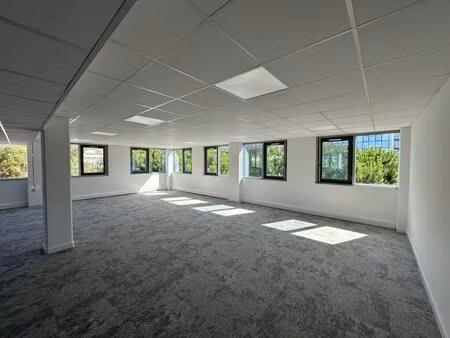 location bureaux 44 m² à 713 m²